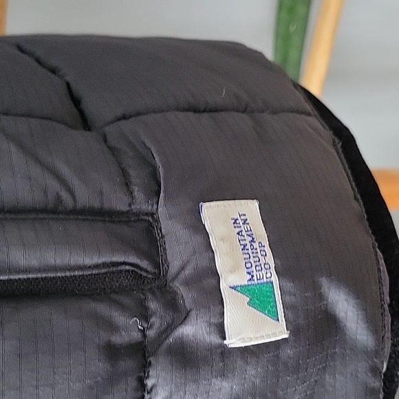 MEC Vintage Puffer Vest - Picture 2 of 7